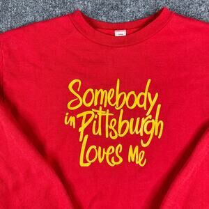 Medallion Sweatshirt Womens L‎ Red Somebody Loves Me Graphic Crewneck USA